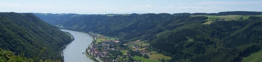 Blick vom Ebenstein ins Donautal.